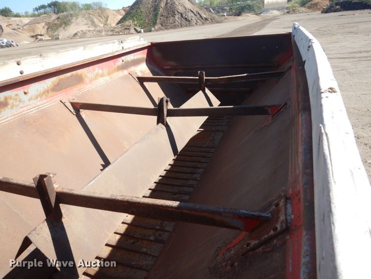 image for item GW9933 1985 International 2600 applicator truck