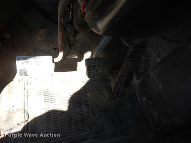 image for item GW9933 1985 International 2600 applicator truck