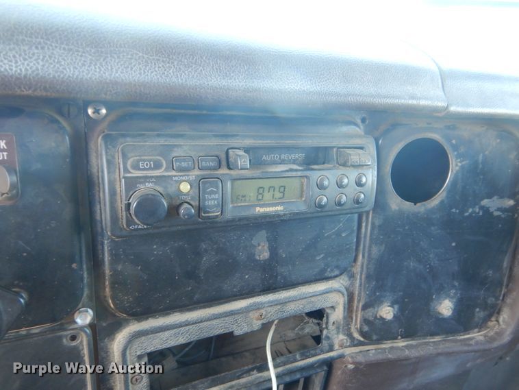 image for item GW9933 1985 International 2600 applicator truck