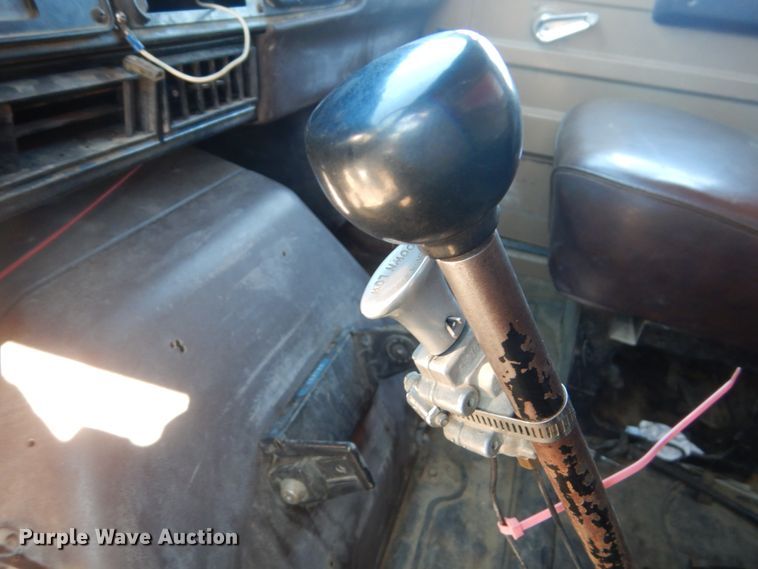 image for item GW9933 1985 International 2600 applicator truck