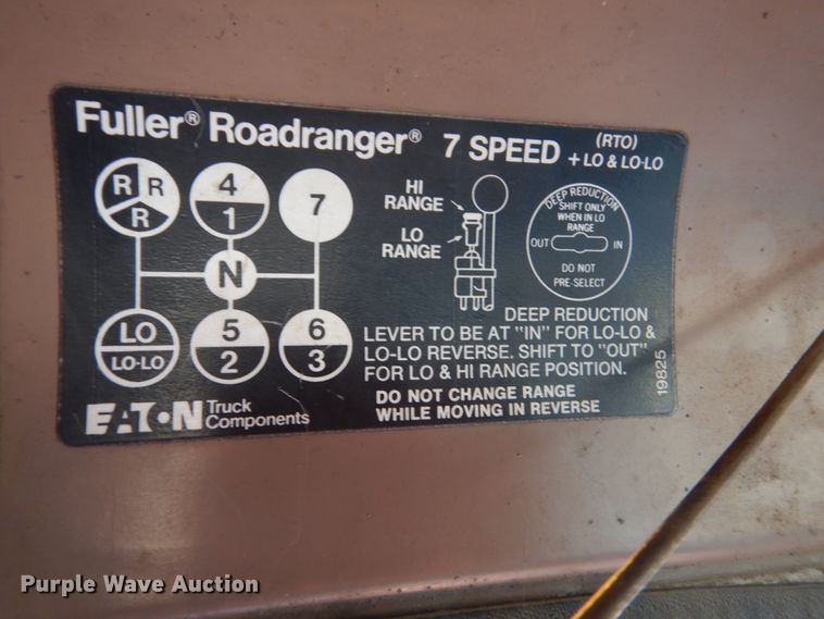 image for item GW9933 1985 International 2600 applicator truck