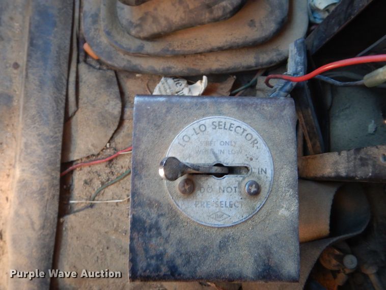 image for item GW9933 1985 International 2600 applicator truck