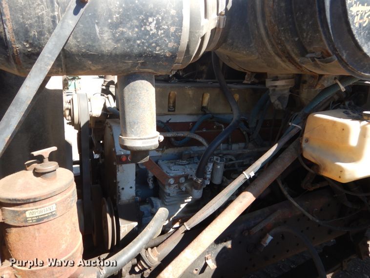 image for item GW9933 1985 International 2600 applicator truck