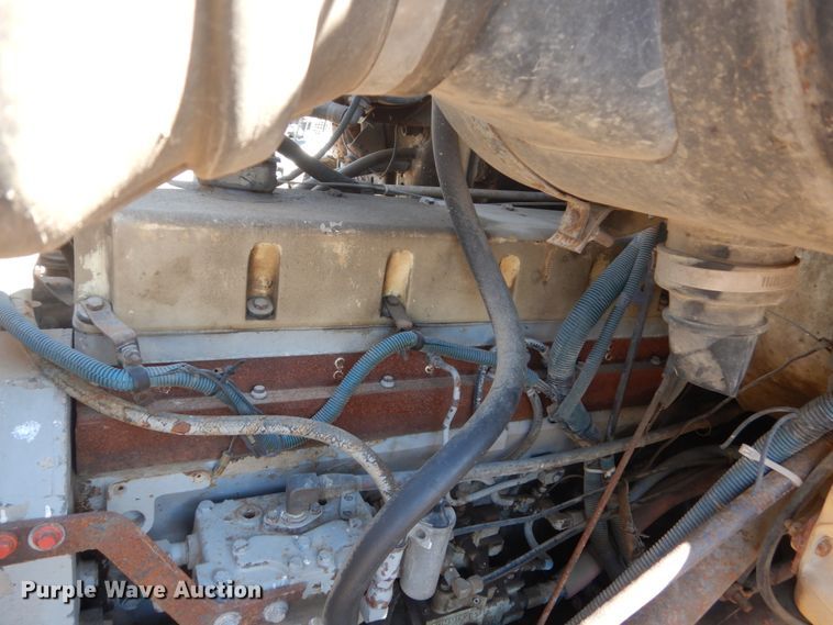 image for item GW9933 1985 International 2600 applicator truck