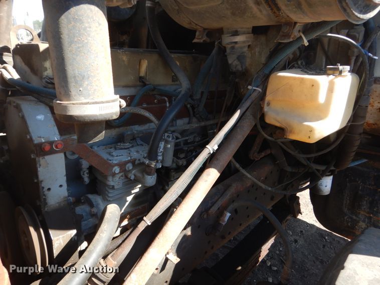 image for item GW9933 1985 International 2600 applicator truck