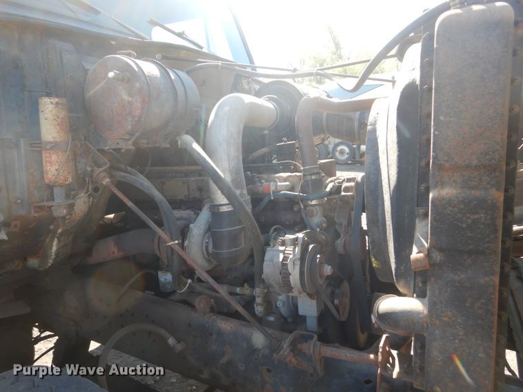 image for item GW9933 1985 International 2600 applicator truck