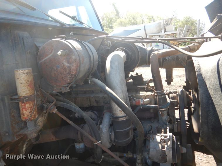 image for item GW9933 1985 International 2600 applicator truck