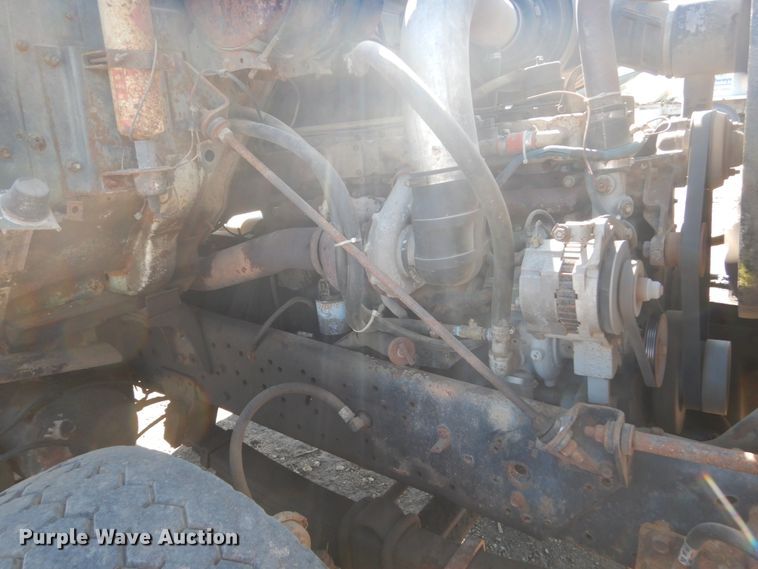 image for item GW9933 1985 International 2600 applicator truck