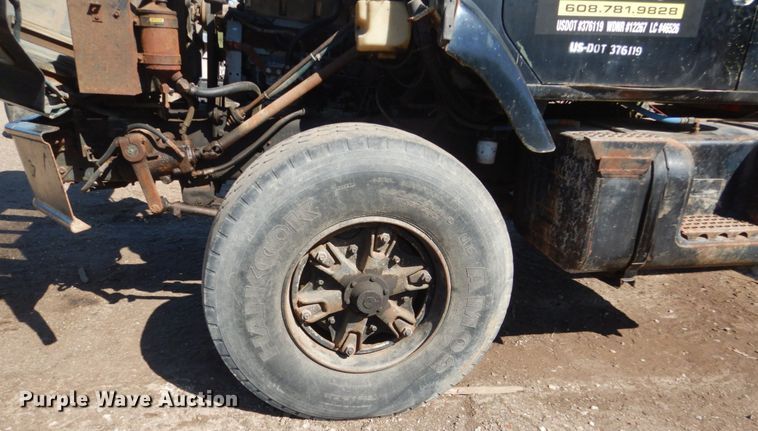 image for item GW9933 1985 International 2600 applicator truck