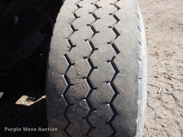 image for item GW9933 1985 International 2600 applicator truck