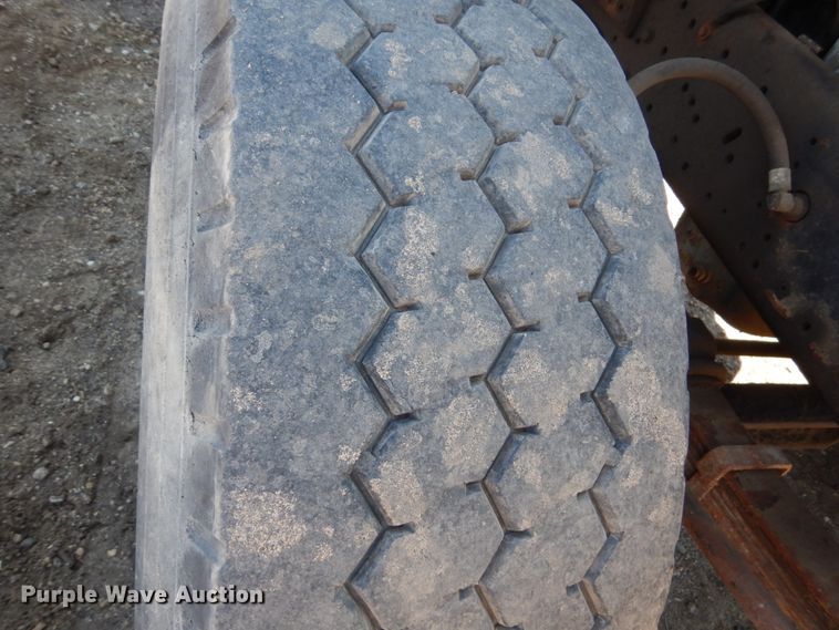 image for item GW9933 1985 International 2600 applicator truck