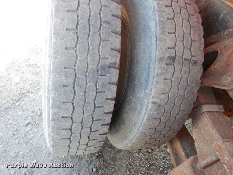 image for item GW9933 1985 International 2600 applicator truck