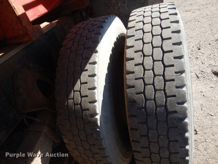 image for item GW9933 1985 International 2600 applicator truck