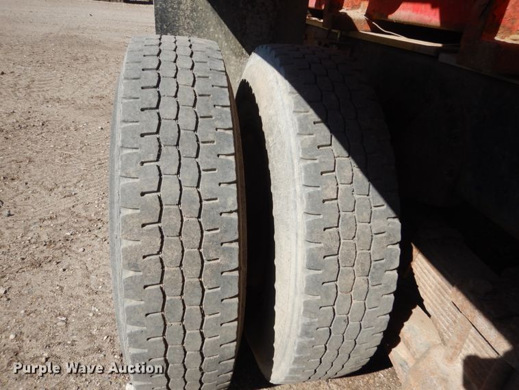 image for item GW9933 1985 International 2600 applicator truck