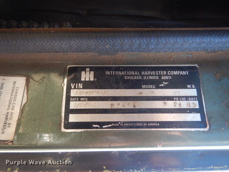 image for item GW9933 1985 International 2600 applicator truck