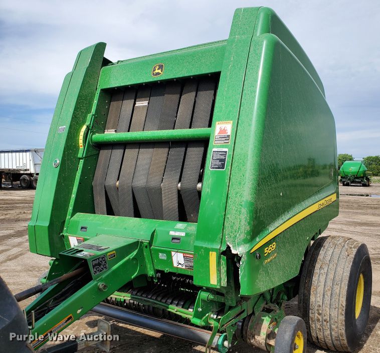 image for item GX9942 2014 John Deere 569 Premium round baler
