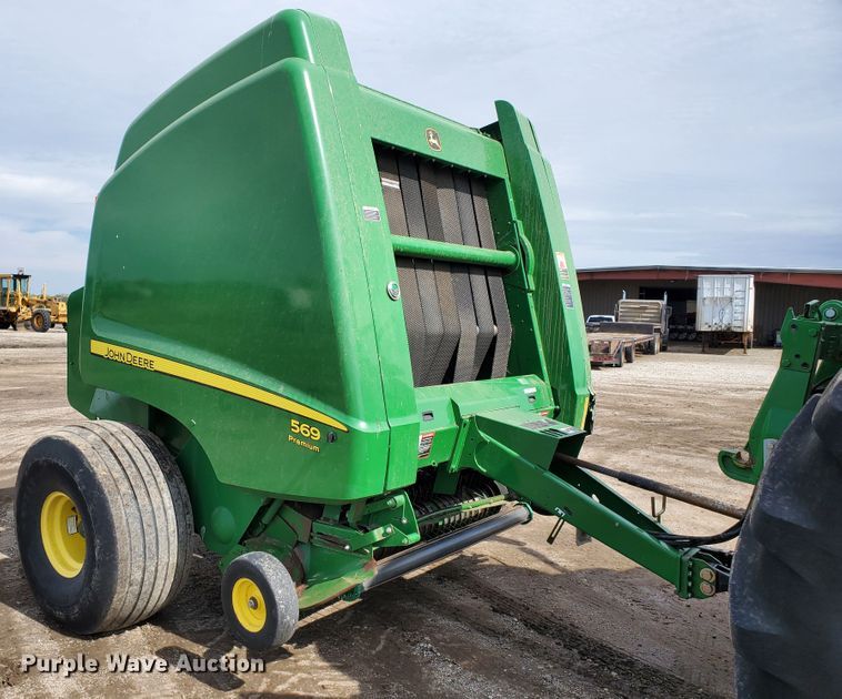 image for item GX9942 2014 John Deere 569 Premium round baler