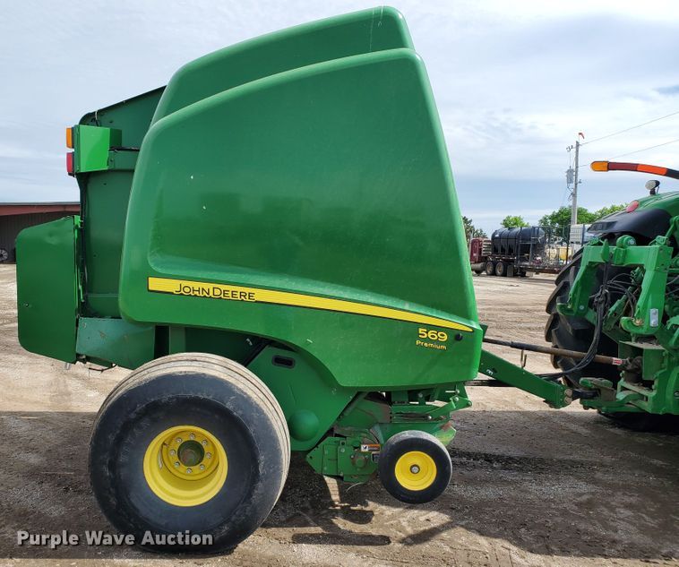 image for item GX9942 2014 John Deere 569 Premium round baler