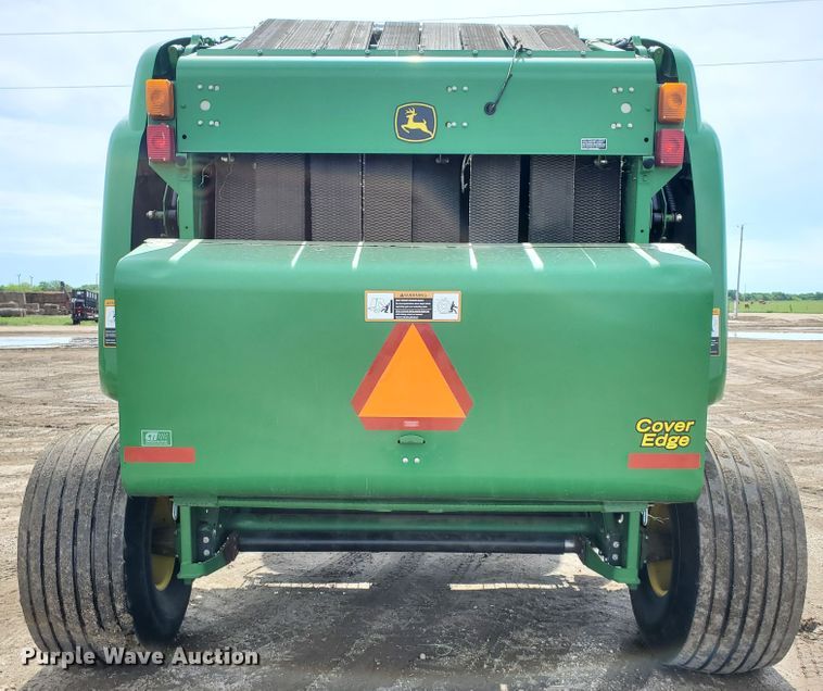 image for item GX9942 2014 John Deere 569 Premium round baler