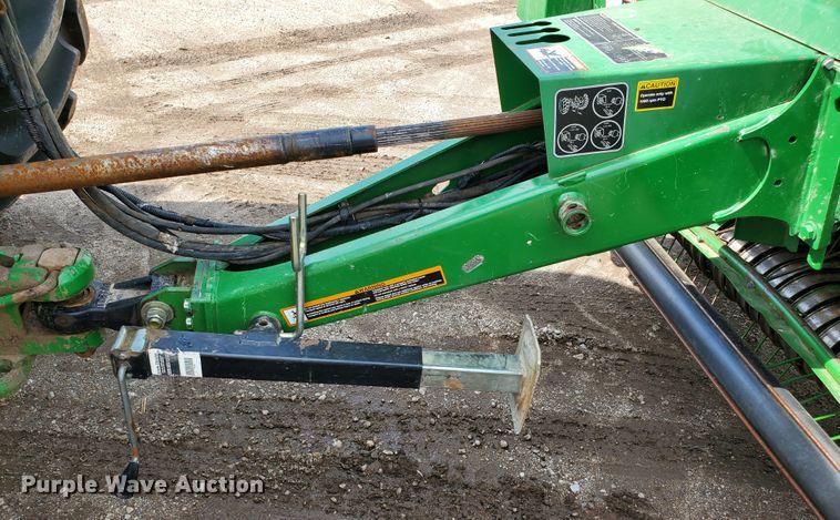 image for item GX9942 2014 John Deere 569 Premium round baler