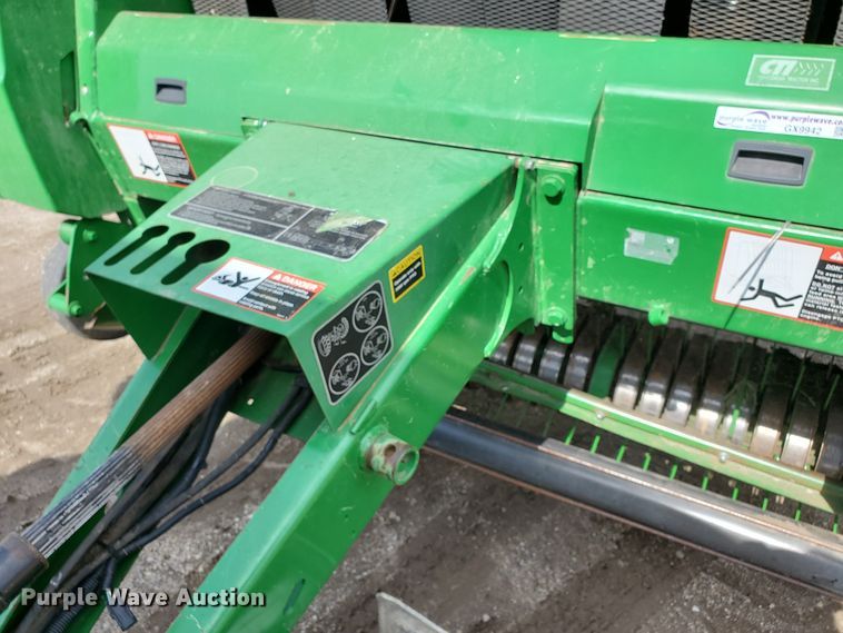 image for item GX9942 2014 John Deere 569 Premium round baler