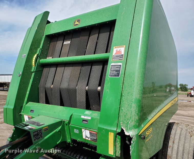 image for item GX9942 2014 John Deere 569 Premium round baler