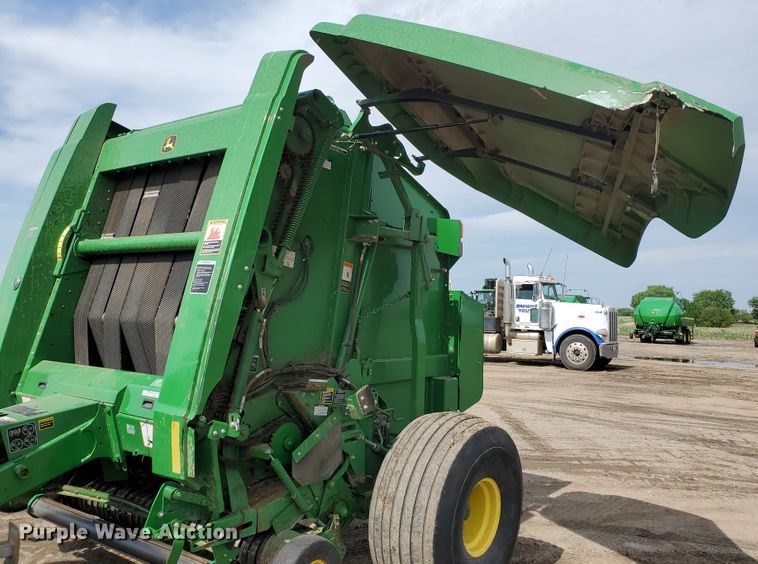 image for item GX9942 2014 John Deere 569 Premium round baler