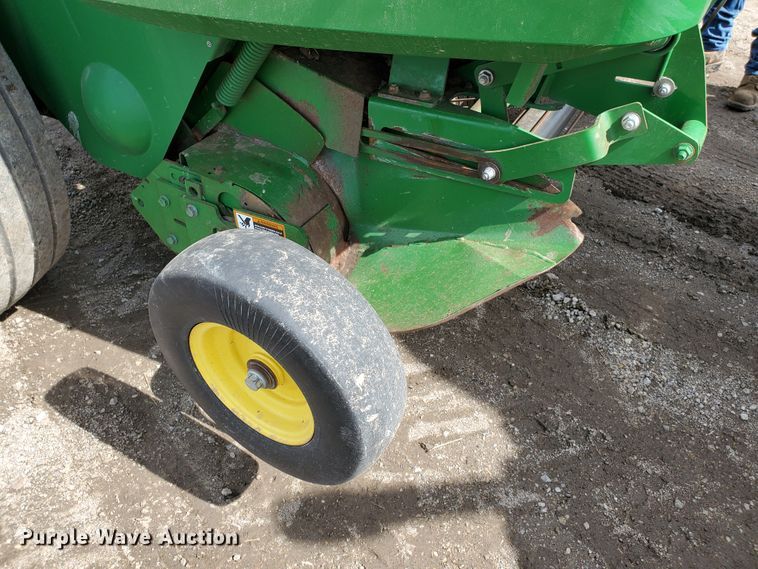 image for item GX9942 2014 John Deere 569 Premium round baler