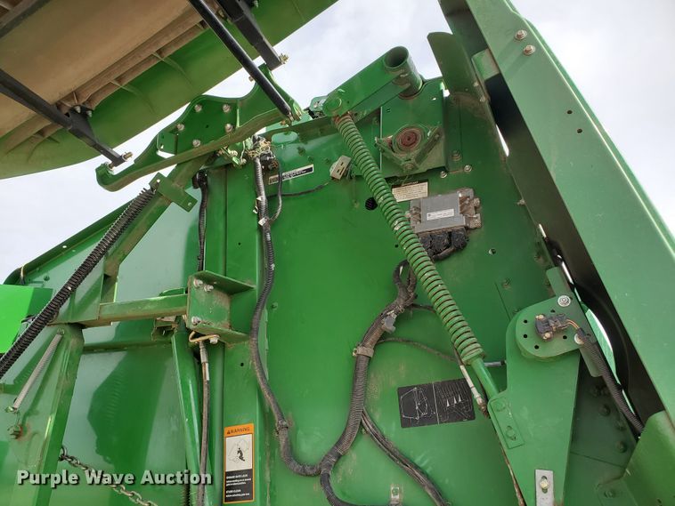 image for item GX9942 2014 John Deere 569 Premium round baler