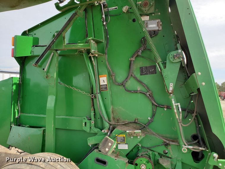 image for item GX9942 2014 John Deere 569 Premium round baler