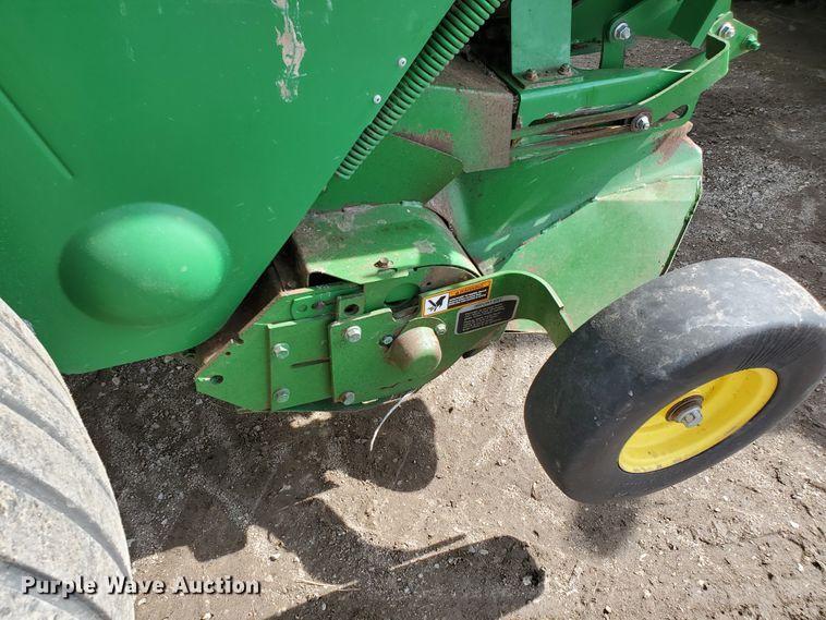 image for item GX9942 2014 John Deere 569 Premium round baler
