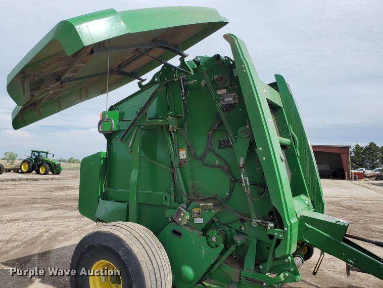 image for item GX9942 2014 John Deere 569 Premium round baler