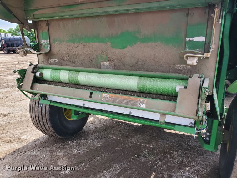 image for item GX9942 2014 John Deere 569 Premium round baler
