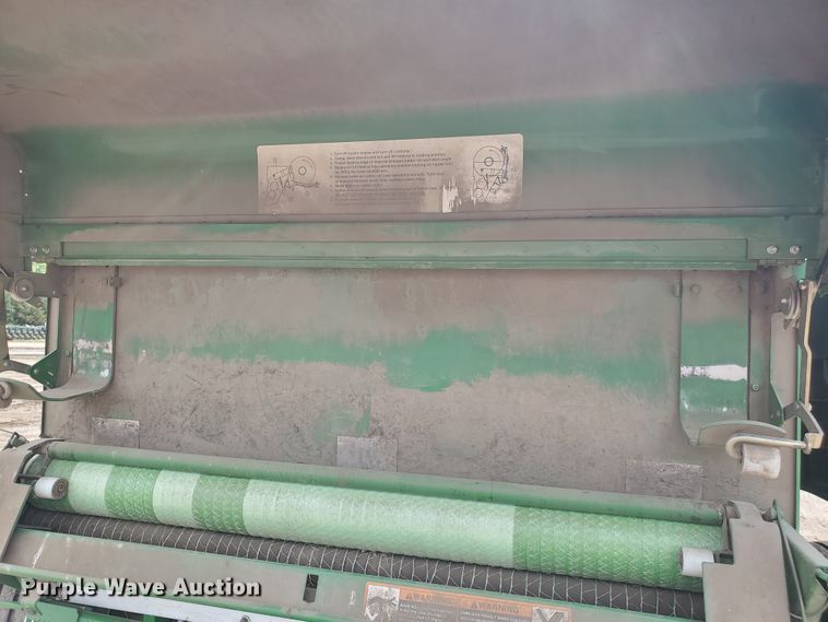 image for item GX9942 2014 John Deere 569 Premium round baler