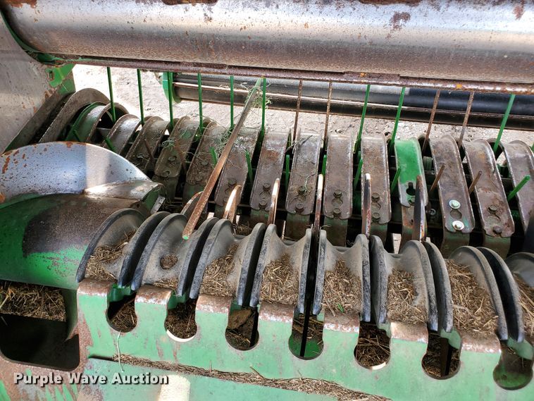 image for item GX9942 2014 John Deere 569 Premium round baler