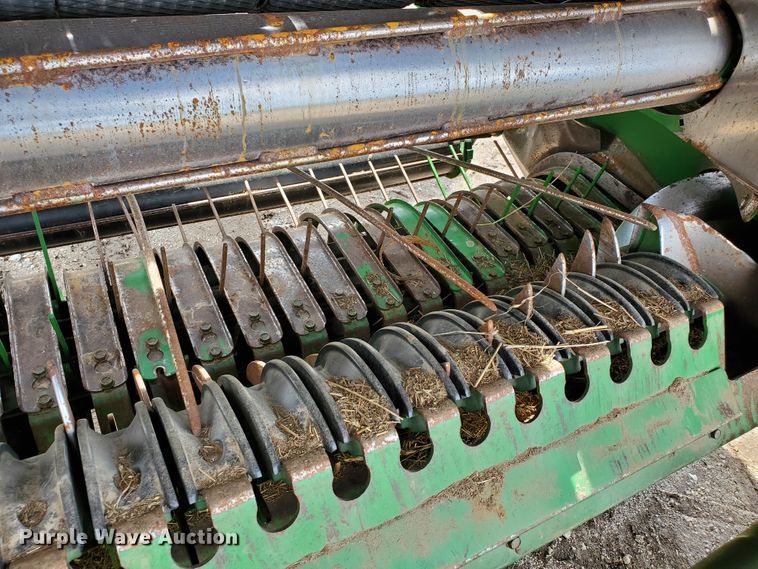 image for item GX9942 2014 John Deere 569 Premium round baler