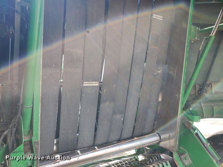 image for item GX9942 2014 John Deere 569 Premium round baler