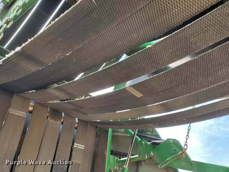 image for item GX9942 2014 John Deere 569 Premium round baler