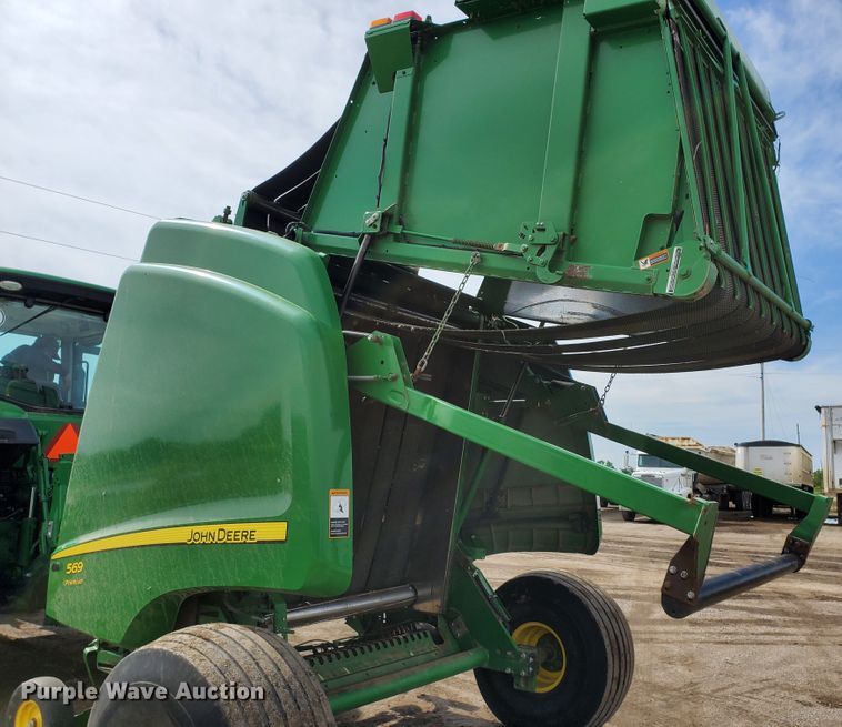 image for item GX9942 2014 John Deere 569 Premium round baler