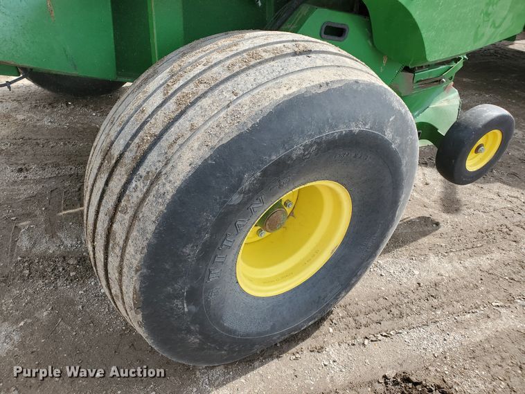 image for item GX9942 2014 John Deere 569 Premium round baler