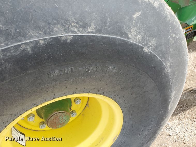 image for item GX9942 2014 John Deere 569 Premium round baler