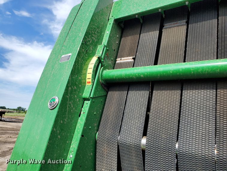 image for item GX9942 2014 John Deere 569 Premium round baler