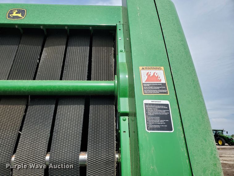 image for item GX9942 2014 John Deere 569 Premium round baler