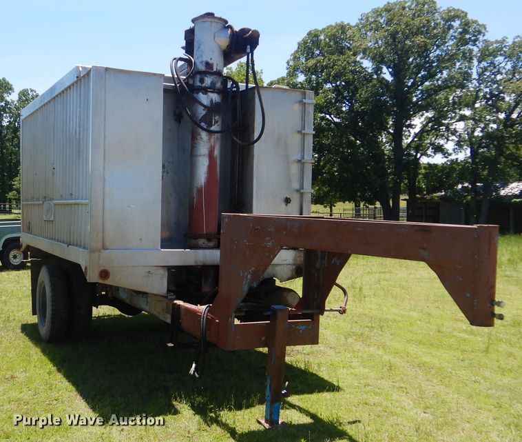 image for item GY9901 Krause 14K-65A grain trailer