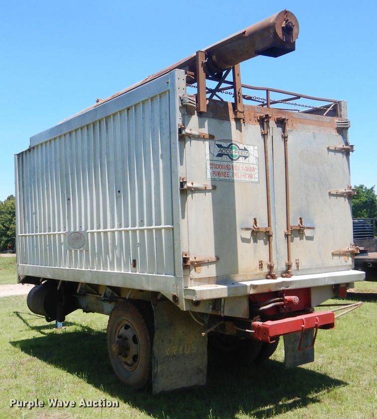 image for item GY9901 Krause 14K-65A grain trailer