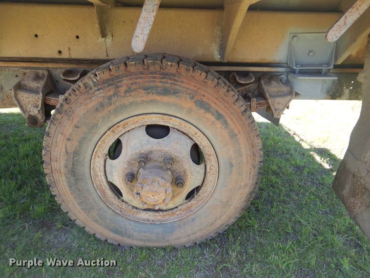 image for item GY9901 Krause 14K-65A grain trailer