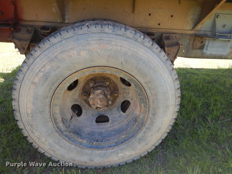 image for item GY9901 Krause 14K-65A grain trailer