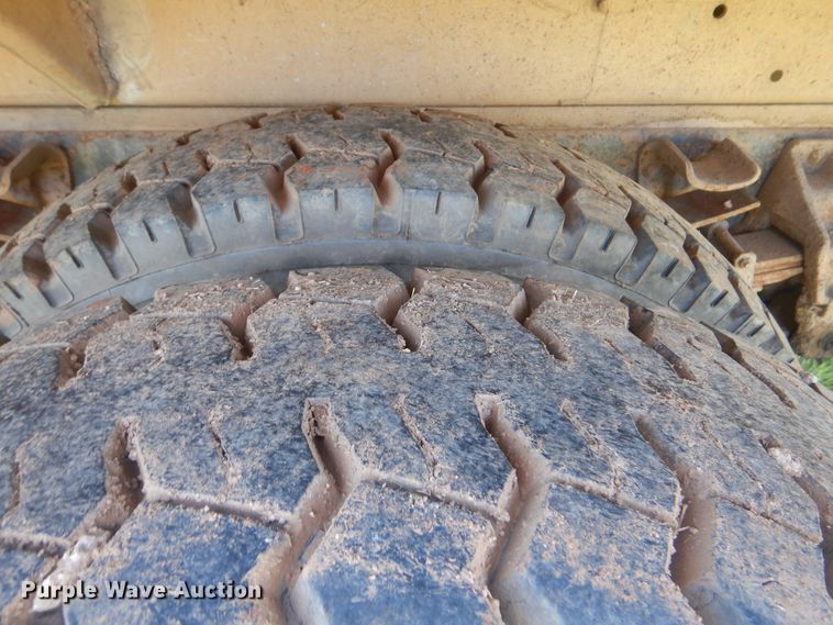 image for item GY9901 Krause 14K-65A grain trailer