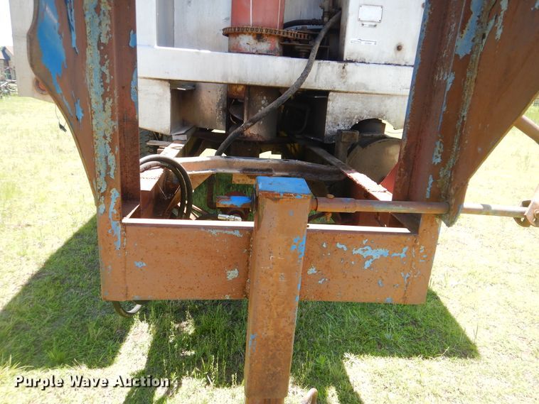 image for item GY9901 Krause 14K-65A grain trailer