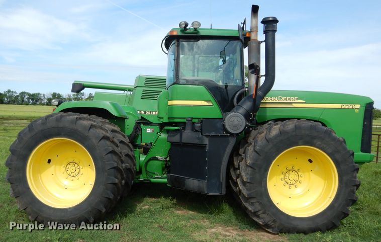 image for item HS9581 2004 John Deere 9220  4WD tractor